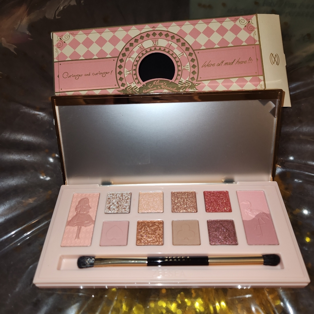 Zeesea Alice in Wonderland x British Museum palette